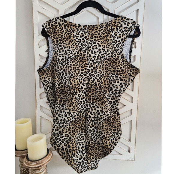 The New Blak Bold Animal Print Sleeveless VNeck Pullover Bodysuit Size Large - Picture 2 of 4
